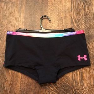 2-pack of Under Armour fitted boxers!